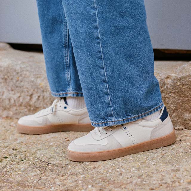 THE SNEAKERS 